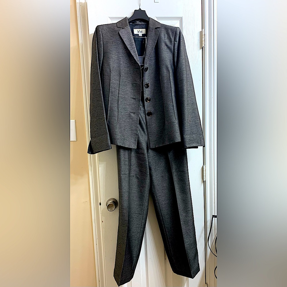 Woman’s LeSuit business suit size 10